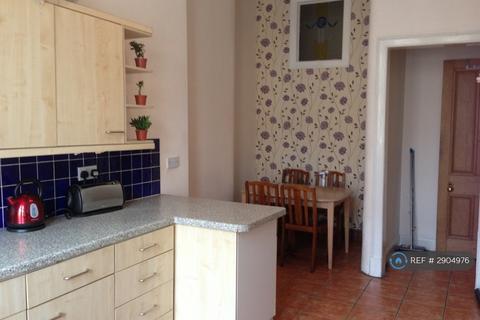 3 bedroom flat to rent, Byres Road, Glasgow, G12