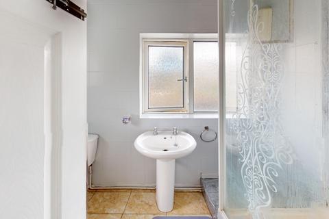 3 bedroom end of terrace house to rent, Sydney Road, Tilbury, RM18