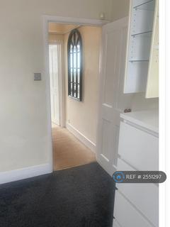 3 bedroom terraced house to rent, Kenlor Road, London, SW17