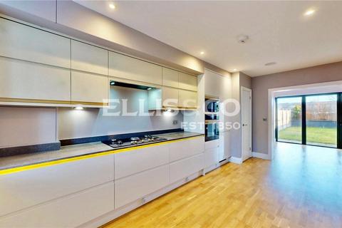 4 bedroom terraced house to rent, Bideford Avenue, Perivale, Greenford, UB6
