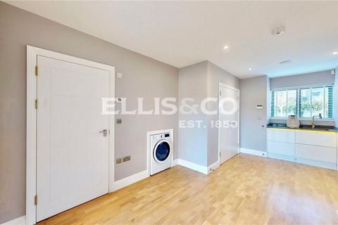 4 bedroom terraced house to rent, Bideford Avenue, Perivale, Greenford, UB6