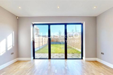 4 bedroom terraced house to rent, Bideford Avenue, Perivale, Greenford, UB6
