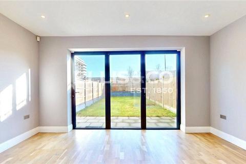 4 bedroom terraced house to rent, Bideford Avenue, Perivale, Greenford, UB6