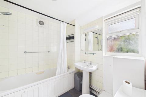 3 bedroom terraced house to rent, Elgar Road, Reading, Berkshire, RG2