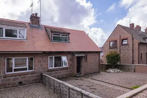 2 bedroom semi-detached house for sale