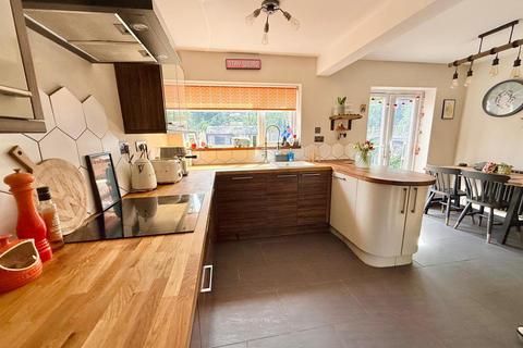 2 bedroom terraced house for sale, Warwick Road, Macclesfield