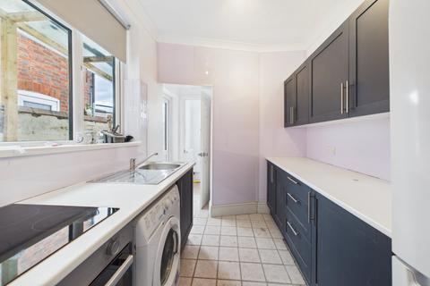 3 bedroom terraced house to rent, Liverpool Road, Reading, Berkshire, RG1