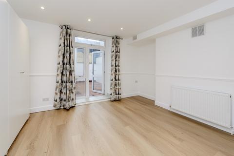 Studio to rent, Craven Terrace, W2