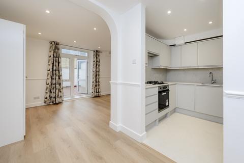 Studio to rent, Craven Terrace, W2