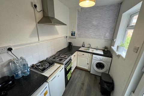 2 bedroom house to rent, Riddings Street, DE22