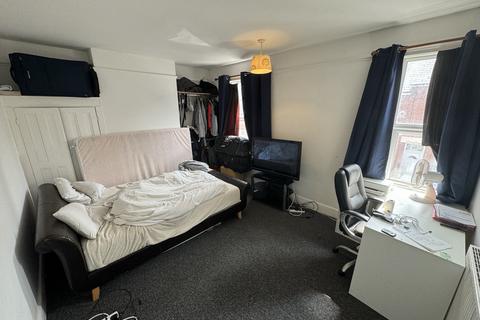2 bedroom house to rent, Riddings Street, DE22