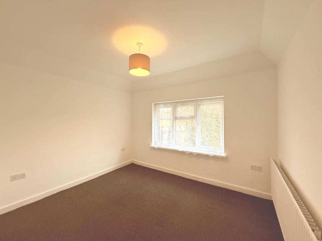 4 bedroom semi-detached house to rent - View 4