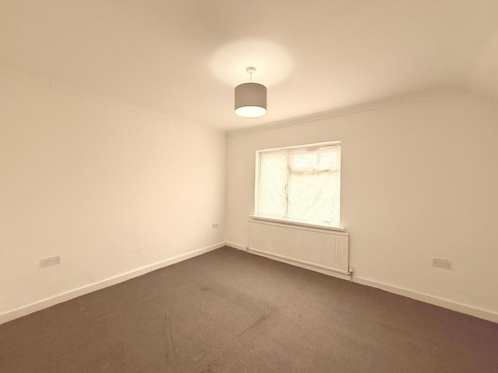 4 bedroom semi-detached house to rent - More