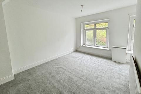 1 bedroom flat to rent, High Street, Abertillery, NP13