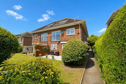 2 bedroom flat for sale, 431 Sunningdale Lodge, Lymington Road, Highcliffe, Dorset. BH23 5EN