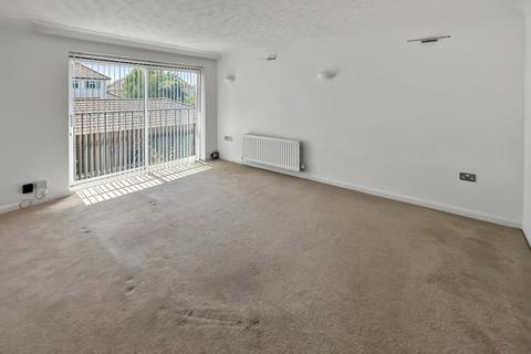 2 bedroom flat for sale, 431 Sunningdale Lodge, Lymington Road, Highcliffe, Dorset. BH23 5EN