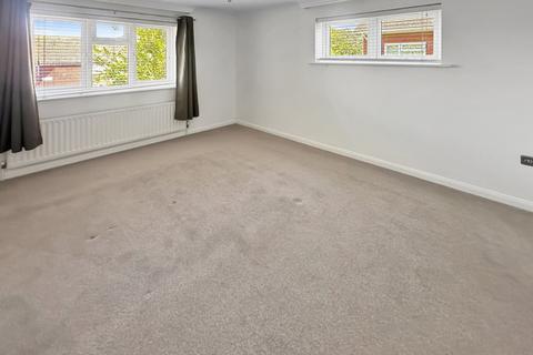 2 bedroom flat for sale, 431 Sunningdale Lodge, Lymington Road, Highcliffe, Dorset. BH23 5EN