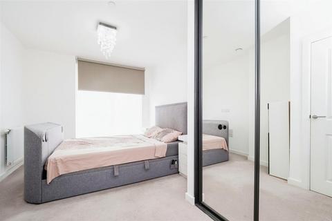 2 bedroom flat for sale, Mahindra Way, London