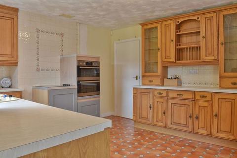 3 bedroom detached house for sale, Grange Road, ., Newark, Nottinghamshire, NG24 4PN