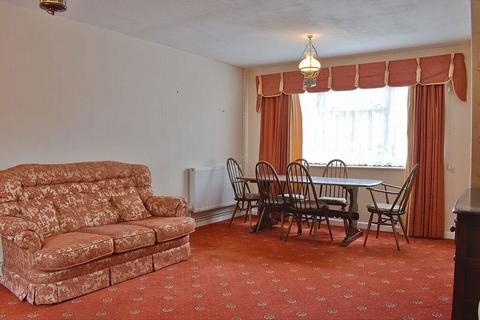 3 bedroom detached house for sale, Grange Road, ., Newark, Nottinghamshire, NG24 4PN
