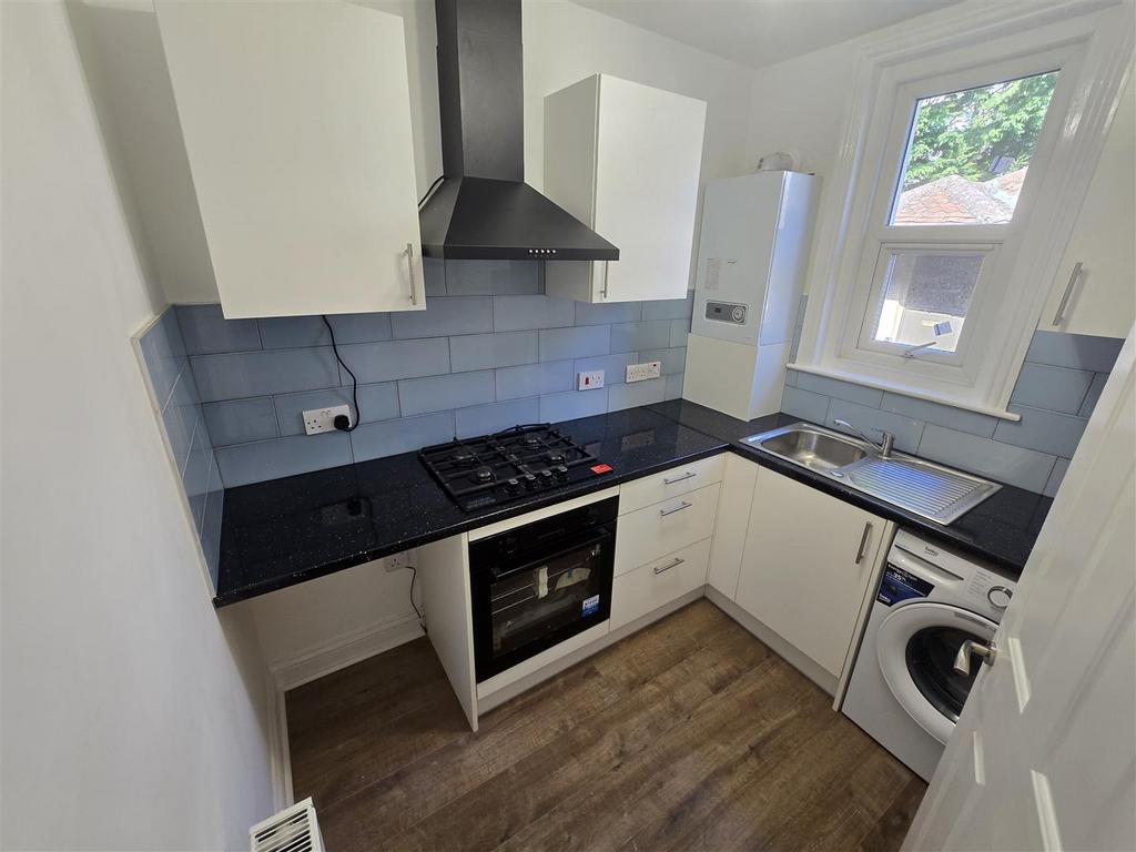 Apartment in Bournemouth, Springbourne - More