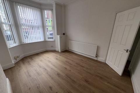 3 bedroom terraced house to rent, Astonwood Road, Birkenhead CH42