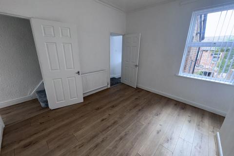 3 bedroom terraced house to rent, Astonwood Road, Birkenhead CH42