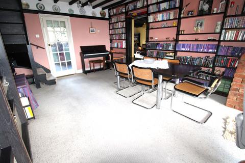 5 bedroom cottage for sale, St. Marys Lane, Upminster RM14