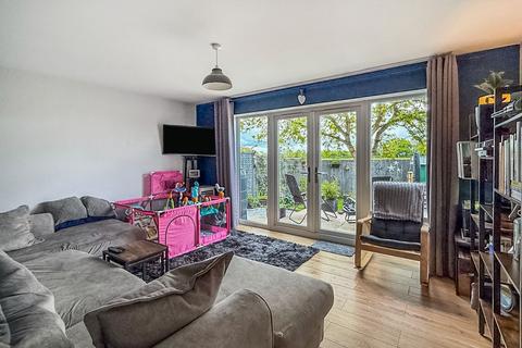 3 bedroom semi-detached house for sale, Wentworth Close, Brough HU15