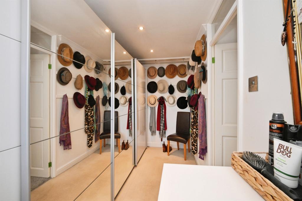 Walk-in wardrobe