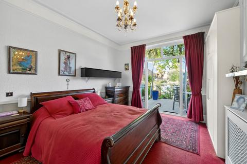 2 bedroom flat for sale, Upper Richmond Road West, East Sheen, London, SW14