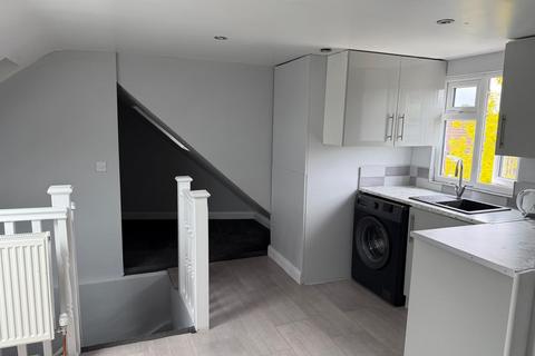 6 bedroom semi-detached house to rent, Jeymer Drive, Greenford
