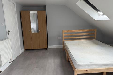 6 bedroom semi-detached house to rent, Jeymer Drive, Greenford