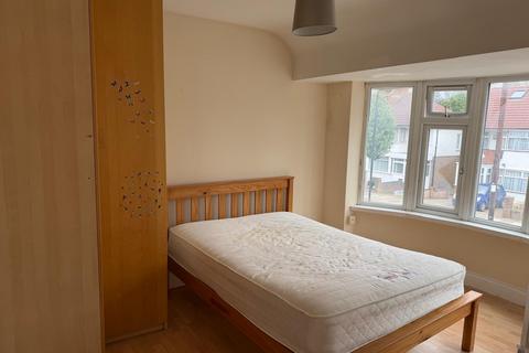 6 bedroom semi-detached house to rent, Jeymer Drive, Greenford