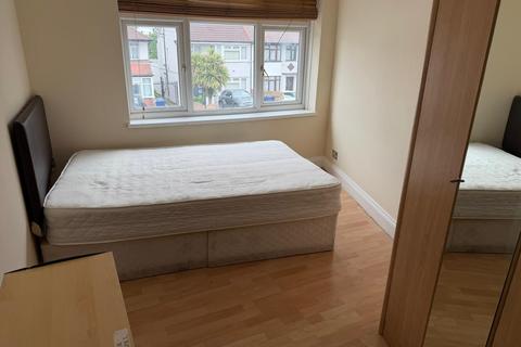 6 bedroom semi-detached house to rent, Jeymer Drive, Greenford