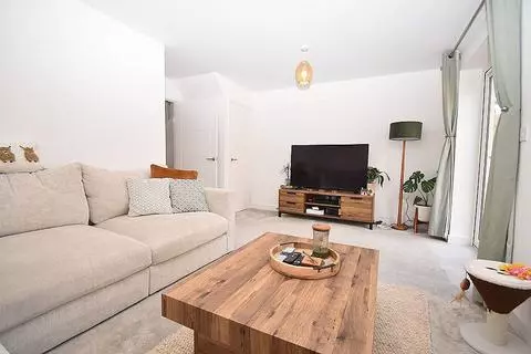 3 bedroom semi-detached house for sale - View 2
