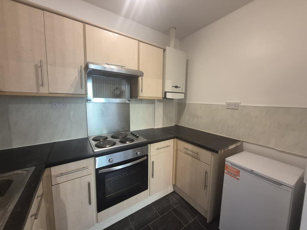 -6 Elm Avenue, Nottingham, NG3 - View 3