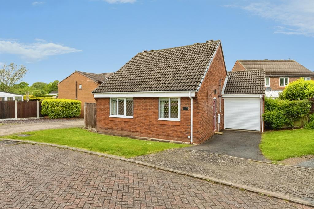 2 bedroom detached bungalow for sale