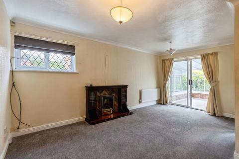 2 bedroom detached bungalow for sale, Kirkfield Drive, Leeds