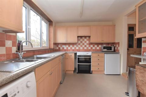 3 bedroom terraced house to rent, Blenheim Road