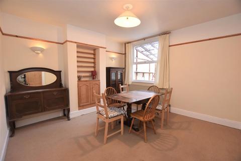 3 bedroom terraced house to rent, Blenheim Road