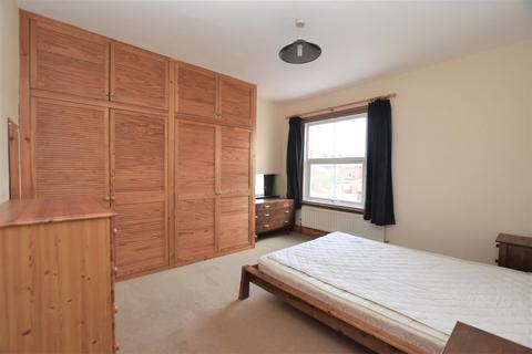 3 bedroom terraced house to rent, Blenheim Road