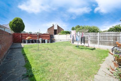 1 bedroom flat to rent, Mawney Road, Romford, RM7