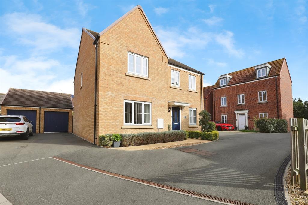 4 bedroom detached house for sale