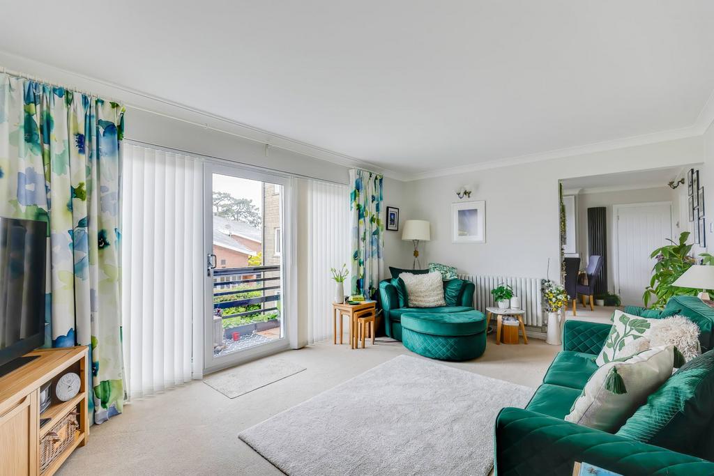 Apartment in Cardiff, Cyncoed - View 3