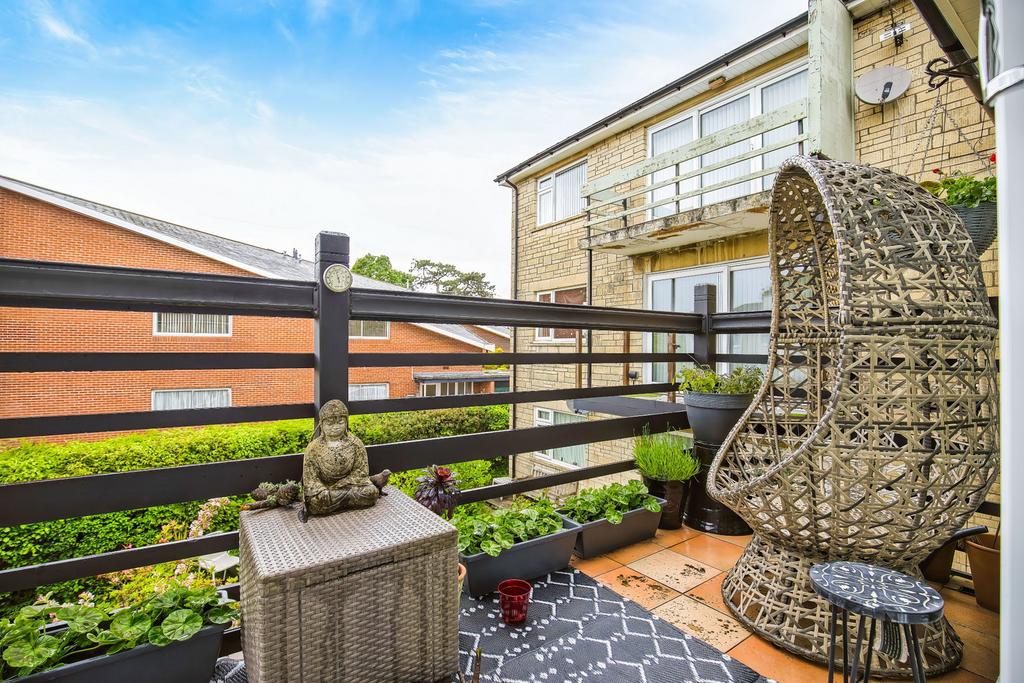 Apartment in Cardiff, Cyncoed - View 4
