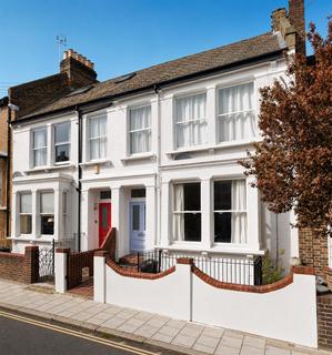 4 bedroom house to rent, Sarsfeld Road, London