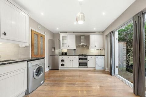 4 bedroom house to rent, Sarsfeld Road, London