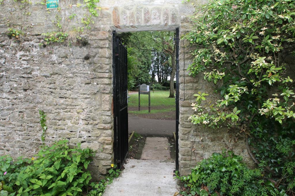 Access from the communal gardens to the recreation
