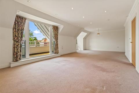 3 bedroom flat for sale, Cissbury Road, Broadwater